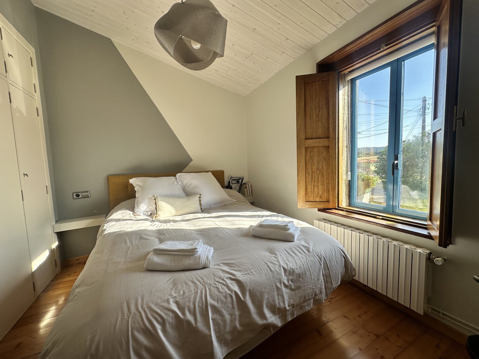 Habitación Camelia — habitación doble en casa rural Galicia cerca de Santiago